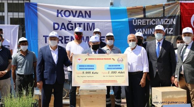 YUNUSEMRE ARI ÜRETİCİLERİNE KOVAN VE LAVANTA FİDESİ DAĞITTI