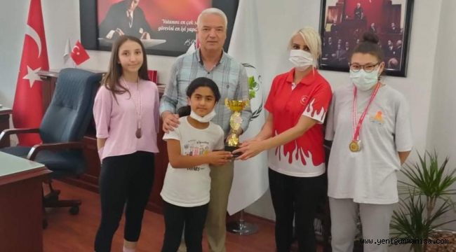 Badmintoncular Kupayı Başkan Bilgin