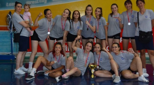 MANİSA VALİLİK  VOLEYBOL KUPASINDAN KARELER