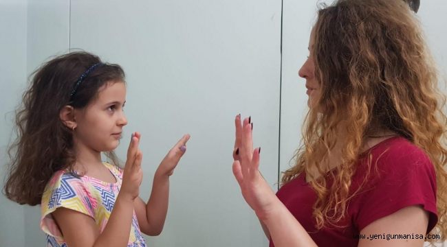 Öğrenciler işaret dili ile korona virüse karşı uyardı
