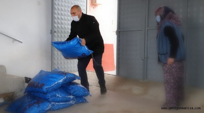 Saruhanlı Belediyesi İhtiyaç Sahibi Ailelerin Evlerini Isıtıyor