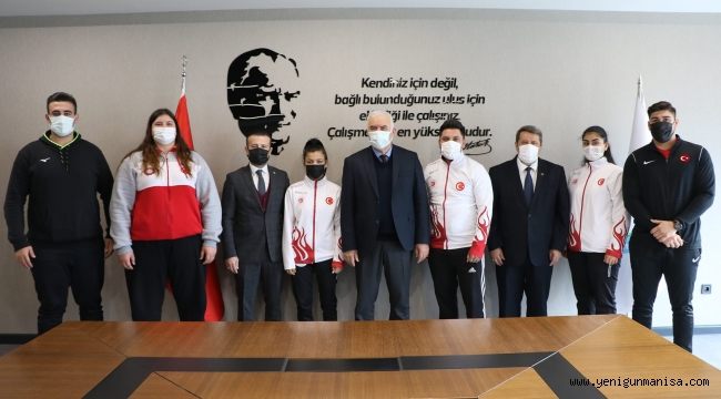  Büyükşehir, Başarılı Sporcuları Ödüllendirdi