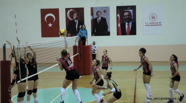 Turgutlu Belediyesporlu   Voleybolcular Seriyi Bozmadı