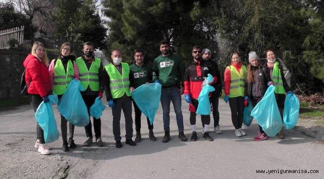 200 Gönüllü  Manisa Kent Ormanı’nda  çöp topladı