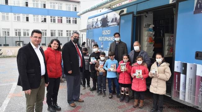  YUNUSEMRE’DE  GEZİCİ KÜTÜPHANE 60 MAHALLEYE ULAŞTI