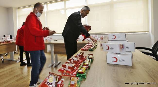 ​​​​​​​Türk Kızılay Manisa Şubesinden çocuklara 23 Nisan hediyesi