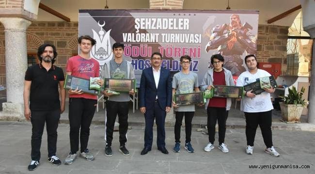 E SPOR ŞEHZADELER VOLARANT TURNUVASI ŞAMPİYONLARI ÖDÜLLERİNİ ALDI