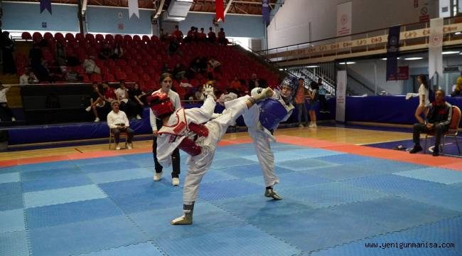 Taekwondo Yıldızlar ve Gençler Manisa İl Birinciliği yapıldı