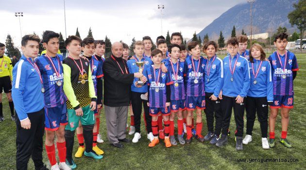 AKHİSAR YILDIRIM U15 TE İL İKİNCİSİ OLDU