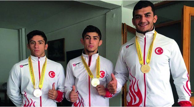 Akhisarlı Güreşçiler, Balkanlardan 2 Altın Ve 1 Bronz Madalya İle Döndüler