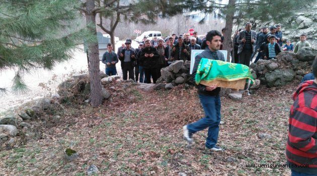 Alevler içinde kalan bebek hayatını kaybetti