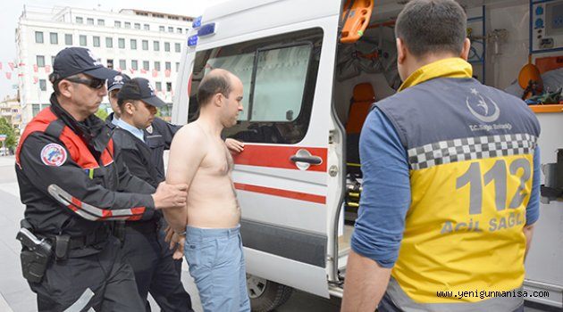 ATANAMAYAN ÖĞRETMEN VALİLİK ÖNÜNDE SOYUNDU