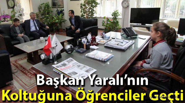 Başkan Yaralı’nın Koltuğuna Öğrenciler Geçti