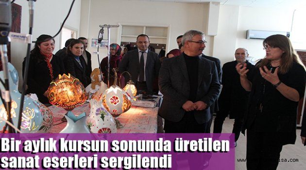 Bir aylık kursun sonunda üretilen sanat eserleri sergilendi.