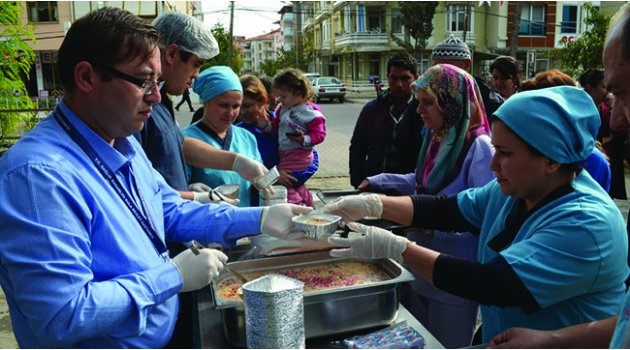 Hastane Yönetiminden Vatandaşlara Aşure İkramı