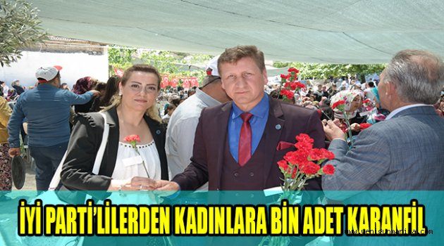 İYİ PARTİ’LİLERDEN KADINLARA BİN ADET KARANFİL