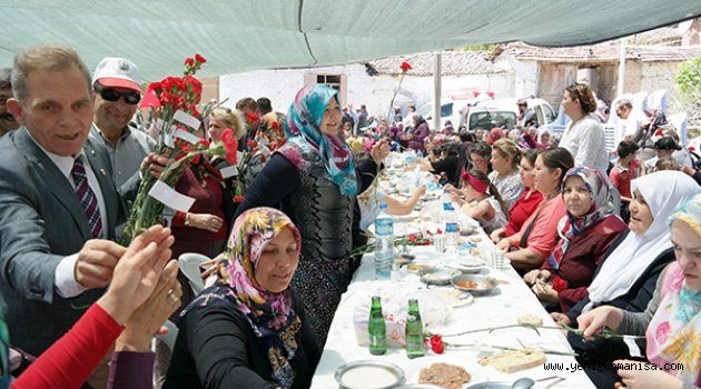 İyi Parti’lilerden kadınlara bin tane karanfil