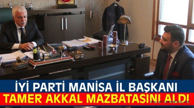 İYİ PARTİ MANİSA İL BAŞKANI TAMER AKKAL MAZBATASINI ALDI