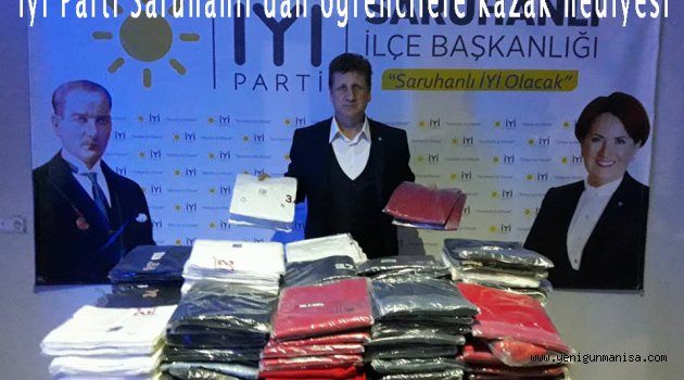 İyi Parti Saruhanlı’dan öğrencilere kazak hediyesi