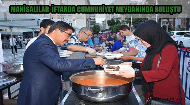 MANİSALILAR İLK İFTARDA CUMHURİYET MEYDANINDA BULUŞTU