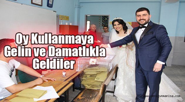  Oy kullanmaya gelin ve damatlıkla geldiler