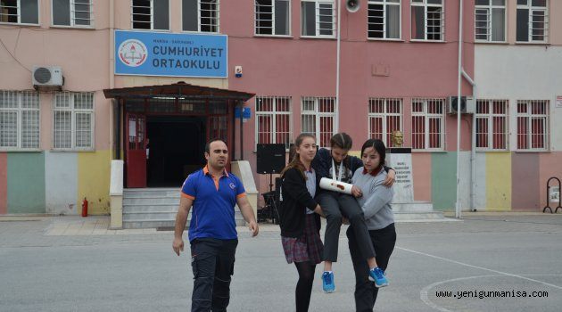 Saruhanlı’da okulda deprem ve yangın tatbikatı