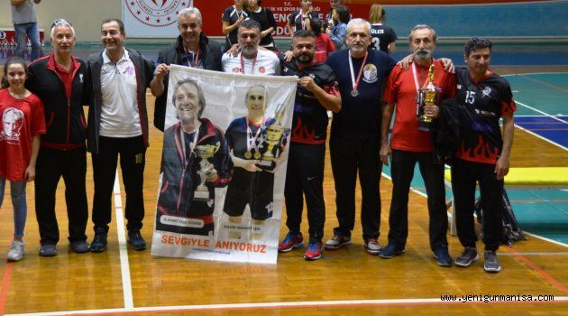  VOLEYBOL EGE VETERANLAR KUPASI SONA ERDİ