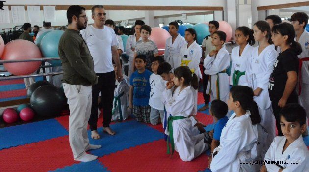 YUNUSEMRE BELEDİYESPOR BAŞKANI ALKAN TAEKWONDOCULARLA BULUŞTU